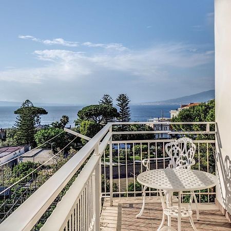 Ferienwohnung La Musica In The Heart Of Sorrento, 100 M From Station Exterior foto
