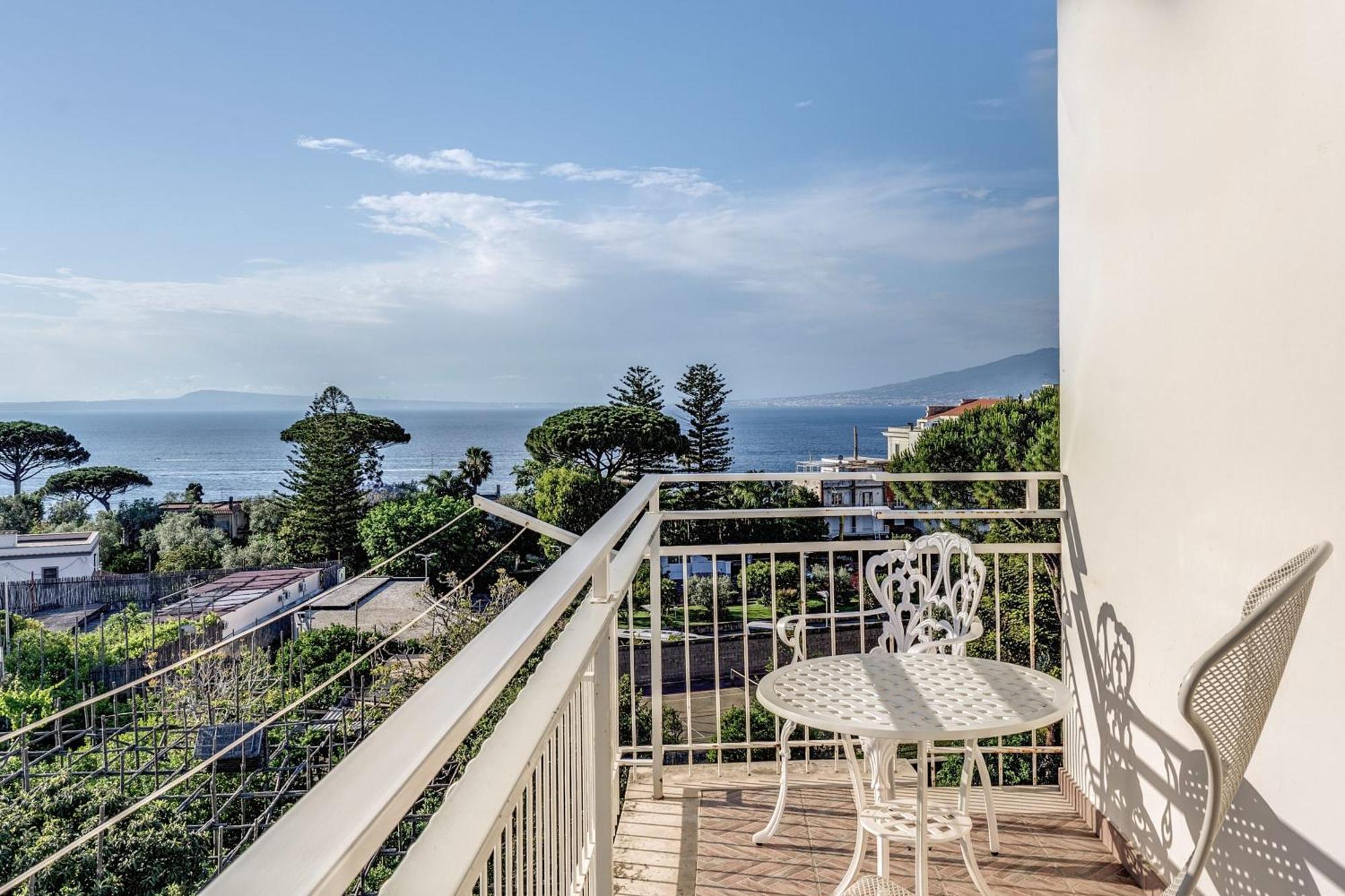 Ferienwohnung La Musica In The Heart Of Sorrento, 100 M From Station Exterior foto